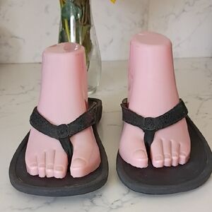 OLUKAI Black Flip Flop Sandals WOMEN